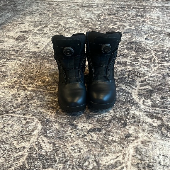 These are like brand new quick release and quick tie up! - Picture 2 of 13